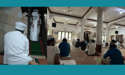 ലോക്ക് ഡൗണിന് ശേഷം പള്ളികളില് ആദ്യ ജുമുഅ; നിയന്ത്രണങ്ങള് പാലിച്ച് വിശ്വാസികള് എത്തി ലോക്ക് ഡൗണിന് ശേഷം പള്ളികളില് ആദ്യ ജുമുഅ; നിയന്ത്രണങ്ങള് പാലിച്ച് വിശ്വാസികള് എത്തി