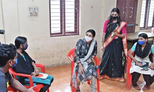 കലക്ടറോട് കുട്ടികള്‍ പറഞ്ഞു; ടിവിയിലെ ക്ലാസ് സൂപ്പറാണ്