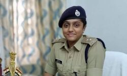 പോലിസുകാരുടെ പെരുമാറ്റം പരിശോധിക്കാന് വേഷ പ്രഛന്നയായി എഎസ്പി; പരാതിക്കാരിയായി എത്തി മതിപ്പോടെ മടങ്ങി പോലിസുകാരുടെ പെരുമാറ്റം പരിശോധിക്കാന് വേഷ പ്രഛന്നയായി എഎസ്പി; പരാതിക്കാരിയായി എത്തി മതിപ്പോടെ മടങ്ങി