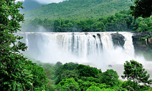 കൊവിഡ് കാലത്തും സഞ്ചാരികളെത്തുന്നു; ആതിരപ്പിള്ളിയില് നിയന്ത്രണങ്ങള് കര്ശനമാക്കി കൊവിഡ് കാലത്തും സഞ്ചാരികളെത്തുന്നു; ആതിരപ്പിള്ളിയില് നിയന്ത്രണങ്ങള് കര്ശനമാക്കി