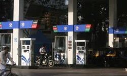 ഓട്ടോകള്‍ക്ക് അഞ്ച് ലിറ്റര്‍ പെട്രോള്‍ സൗജന്യം; ഒടുവില്‍ പുലിവാലായി