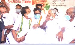 സ​ർ​ക്കാ​രു​ക​ളു​ടെ പ്ര​വാ​സി​ വഞ്ചന; ര​മേ​ശ് ചെ​ന്നി​ത്ത​ല ഉ​പ​വാ​സം ആ​രം​ഭി​ച്ചു