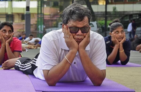 സുരക്ഷാമാനദണ്ഡങ്ങള്‍ പാലിച്ച് യോഗ ചെയ്യാന്‍ നിര്‍ദ്ദേശം