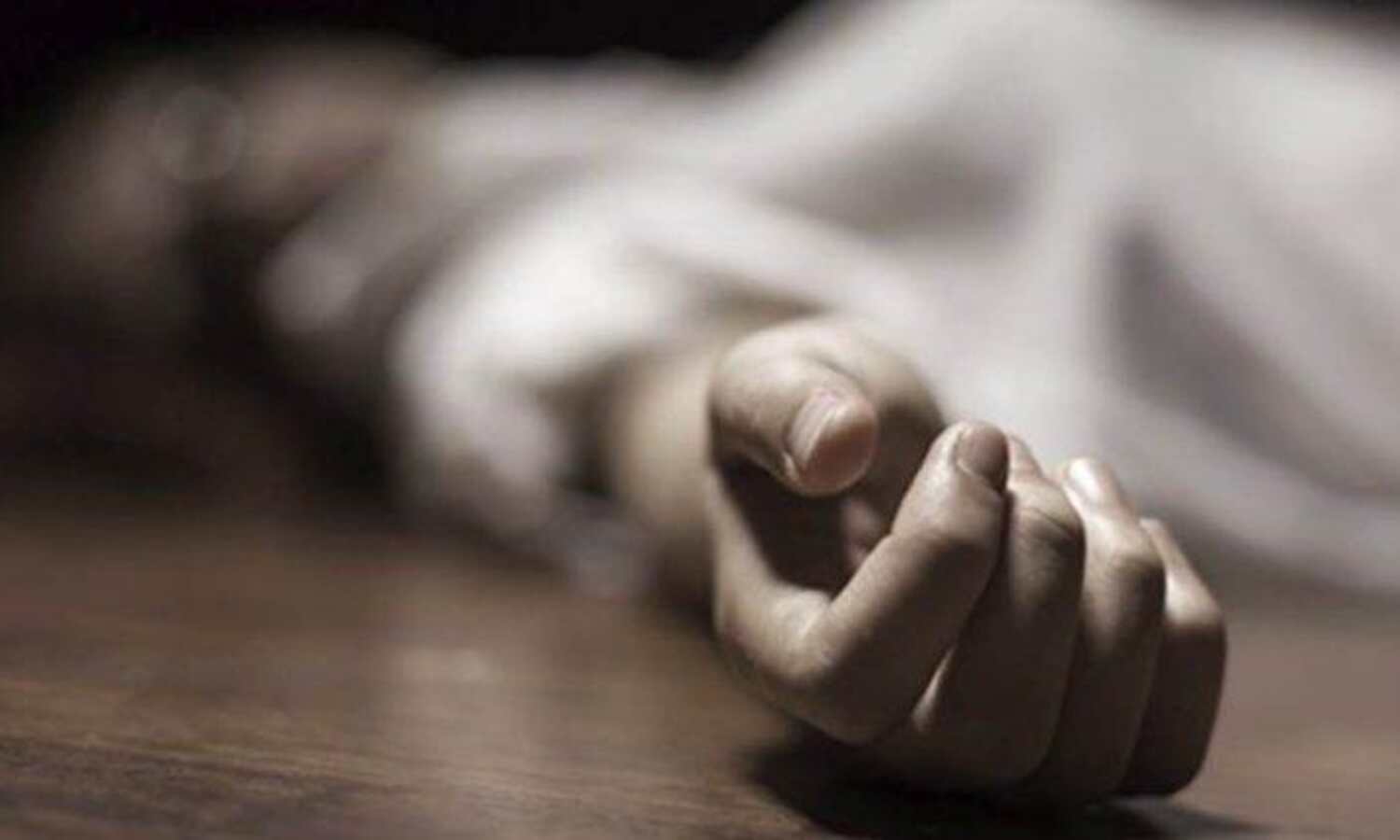 കട്ടപ്പനയ്ക്കടുത്ത് സാരിയില് പൊതിഞ്ഞ നിലയില് മൃതദേഹം കണ്ടെത്തി കട്ടപ്പനയ്ക്കടുത്ത് സാരിയില് പൊതിഞ്ഞ നിലയില് മൃതദേഹം കണ്ടെത്തി
