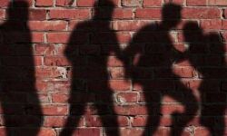 പീഡനം ആരോപിച്ച് പതിമൂന്നുകാരന് മർദ്ദനം