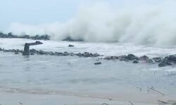 ഏങ്ങണ്ടിയൂര്‍ തീരമേഖലയില്‍ കടല്‍ ഇറങ്ങി തുടങ്ങി;  ജിയോ ബാഗ് സ്ഥാപിച്ചു