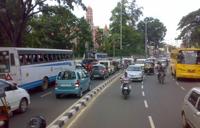 സാമൂഹിക വ്യാപന ആശങ്ക; തലസ്ഥാനത്ത് ജാഗ്രത, ആൾക്കൂട്ട നിയന്ത്രണം ഏർപ്പെടുത്തി