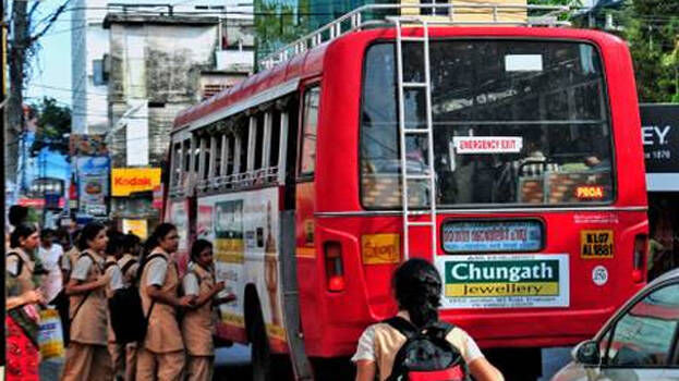 ബസ് ചാർജ് വർധന: ജസ്റ്റിസ് രാമചന്ദ്രൻ കമ്മിറ്റി റിപ്പോർട്ട് ഇന്ന് സർക്കാരിന് സമർപ്പിക്കും ബസ് ചാർജ് വർധന: ജസ്റ്റിസ് രാമചന്ദ്രൻ കമ്മിറ്റി റിപ്പോർട്ട് ഇന്ന് സർക്കാരിന് സമർപ്പിക്കും