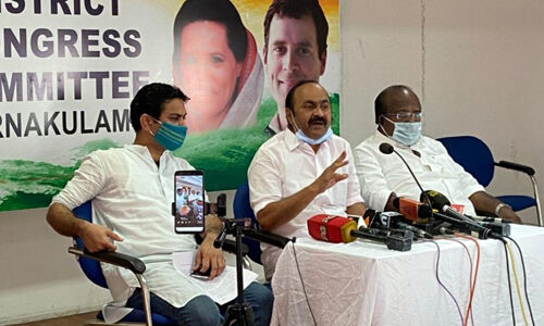 പ്രളയഫണ്ട് തട്ടിപ്പ്: അന്വേഷണം മുന്നോട്ട് നീങ്ങുന്നത് സിപിഎം തിരക്കഥയനുസരിച്ചെന്ന് കോണ്ഗ്രസ് പ്രളയഫണ്ട് തട്ടിപ്പ്: അന്വേഷണം മുന്നോട്ട് നീങ്ങുന്നത് സിപിഎം തിരക്കഥയനുസരിച്ചെന്ന് കോണ്ഗ്രസ്