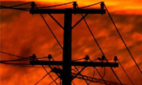 അഴിയൂരില് രണ്ടു പേര് ഷോക്കേറ്റ് മരിച്ച സംഭവം: മനുഷ്യാവകാശ കമ്മീഷന് കേസ്സെടുത്തു അഴിയൂരില് രണ്ടു പേര് ഷോക്കേറ്റ് മരിച്ച സംഭവം: മനുഷ്യാവകാശ കമ്മീഷന് കേസ്സെടുത്തു