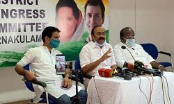 പ്രളയഫണ്ട് തട്ടിപ്പ്: അന്വേഷണം മുന്നോട്ട് നീങ്ങുന്നത് സിപിഎം തിരക്കഥയനുസരിച്ചെന്ന് കോണ്‍ഗ്രസ്