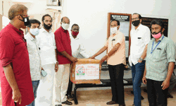 കെഎസ്ആര്‍ടിസി ജീവനക്കാര്‍ക്ക് സാനിറ്റൈസറും മാസ്‌കും നല്‍കി