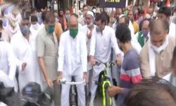 ഇന്ധനവില വര്‍ധനവിനെതിരേ പ്രതിഷേധിച്ചു: കോണ്‍ഗ്രസ് നേതാവ് ദിഗ്‌വിജയ സിങിനെതിരേ കേസ്