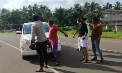 വഖഫ് ഭൂമി തിരിമറി: എംഎല്‍എയുടെ രാജി ആവശ്യപ്പെട്ട് എംപിയുടെ വാഹനം തടഞ്ഞ് ഡിവൈഎഫ് ഐ