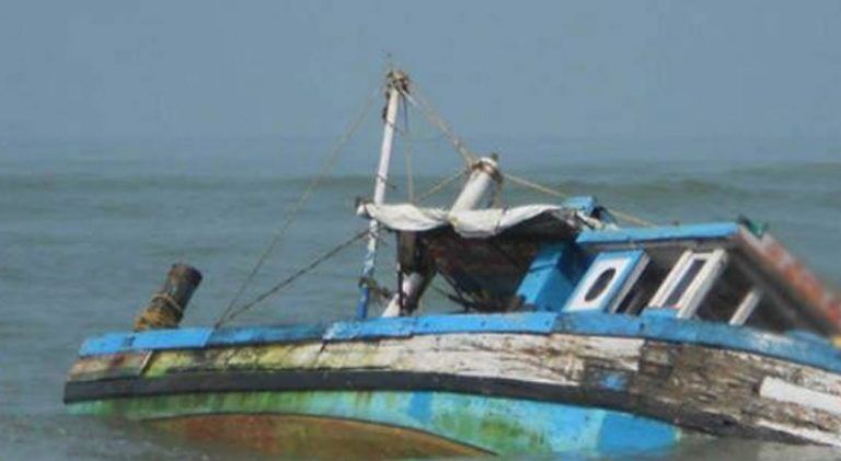 വള്ളം മറിഞ്ഞ് മത്സ്യത്തൊഴിലാളി മരിച്ചു വള്ളം മറിഞ്ഞ് മത്സ്യത്തൊഴിലാളി മരിച്ചു