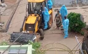 കൊവിഡ്: മൃതദേഹം കൊണ്ടുപോയത് മണ്ണുമാന്തി യന്ത്രത്തില്‍