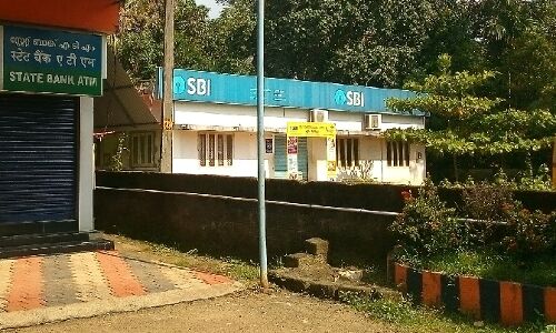 ബാങ്ക് അധികൃതരുടെ അനാസ്ഥ: കുഴൂര്‍ എസ്ബിഐയില്‍ ഇടപാടുകാര്‍ വന്‍തോതില്‍ അകലുന്നു