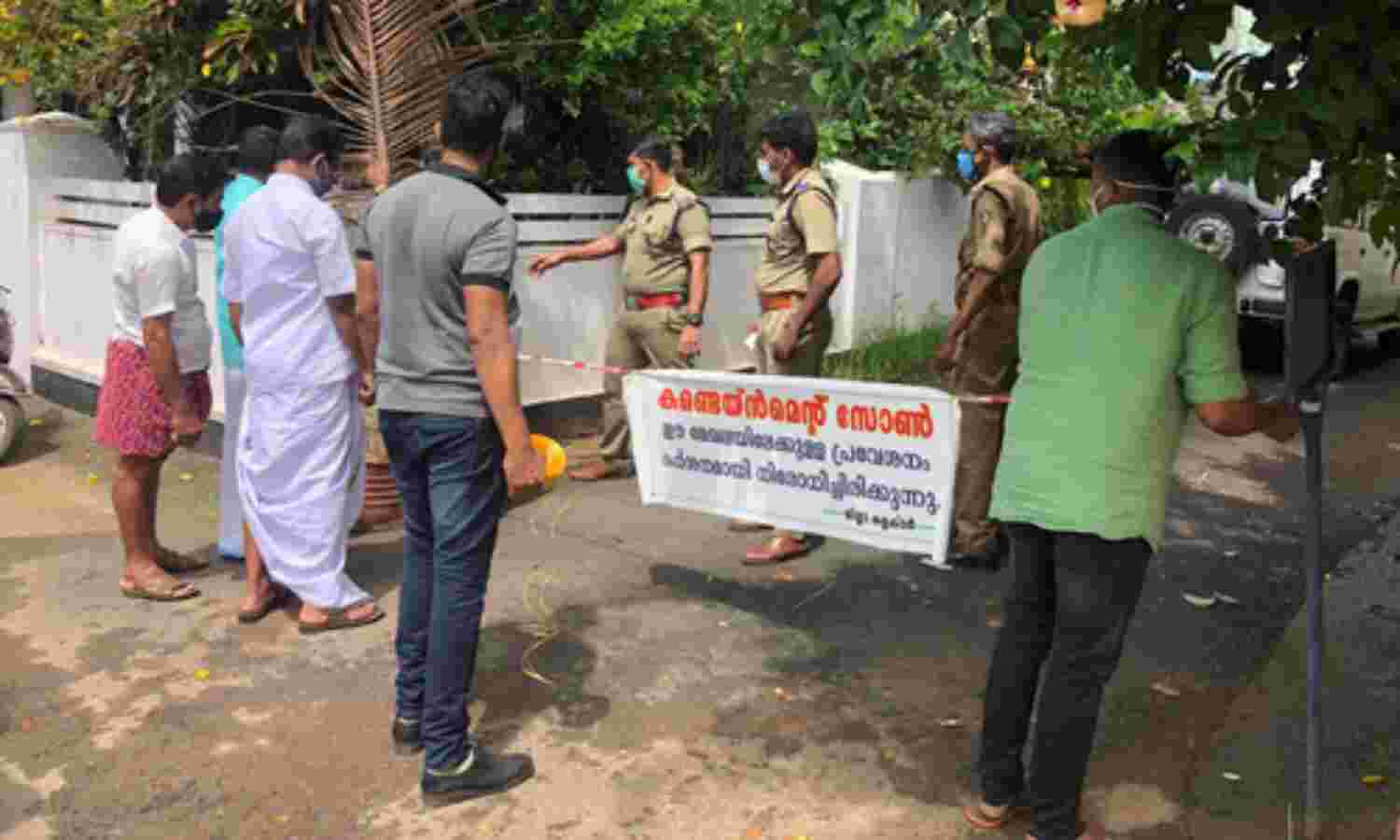 കൊവിഡ്: കാഞ്ഞൂര് ഗ്രാമപ്പഞ്ചായത്ത് 12ാം വാര്ഡ് കണ്ടെയ്ന്മെന്റ് സോണ്;സമ്പൂര്ണ ലോക്ക് ഡൗണ് ഏര്പ്പെടുത്തി കൊവിഡ്: കാഞ്ഞൂര് ഗ്രാമപ്പഞ്ചായത്ത് 12ാം വാര്ഡ് കണ്ടെയ്ന്മെന്റ് സോണ്;സമ്പൂര്ണ ലോക്ക് ഡൗണ് ഏര്പ്പെടുത്തി