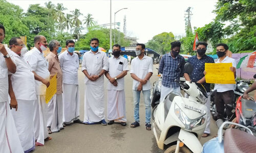 പരപ്പനങ്ങാടിയില്‍ ഇന്ധന വിലവര്‍ധനക്കെതിരേ യൂത്ത് കോണ്‍ഗ്രസ്സിന്റെ പ്രതീകാത്മക കേരള ബന്ദ്