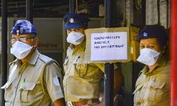 കൊവിഡ് വ്യാപനത്തില് വിറങ്ങലിച്ച് മുംബൈ; നിരോധനാജ്ഞ, ഒരാളും പുറത്തിറങ്ങരുത് കൊവിഡ് വ്യാപനത്തില് വിറങ്ങലിച്ച് മുംബൈ; നിരോധനാജ്ഞ, ഒരാളും പുറത്തിറങ്ങരുത്