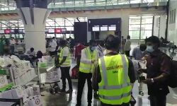 ചാര്ട്ടേഡ് വിമാനത്തില് നാടണഞ്ഞ പ്രവാസികളെ കൈവിടാതെ എസ്ഡിപിഐ ചാര്ട്ടേഡ് വിമാനത്തില് നാടണഞ്ഞ പ്രവാസികളെ കൈവിടാതെ എസ്ഡിപിഐ