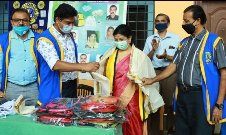 ഡോക്ടേഴ്‌സ് ദിനം: ടൗണ്‍ ലയണ്‍സ് ക്ലബ് ഡോ. കൊച്ചു എസ് മണിയെ ആദരിച്ചു.