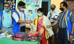 ഡോക്ടേഴ്‌സ് ദിനം: ടൗണ്‍ ലയണ്‍സ് ക്ലബ് ഡോ. കൊച്ചു എസ് മണിയെ ആദരിച്ചു.