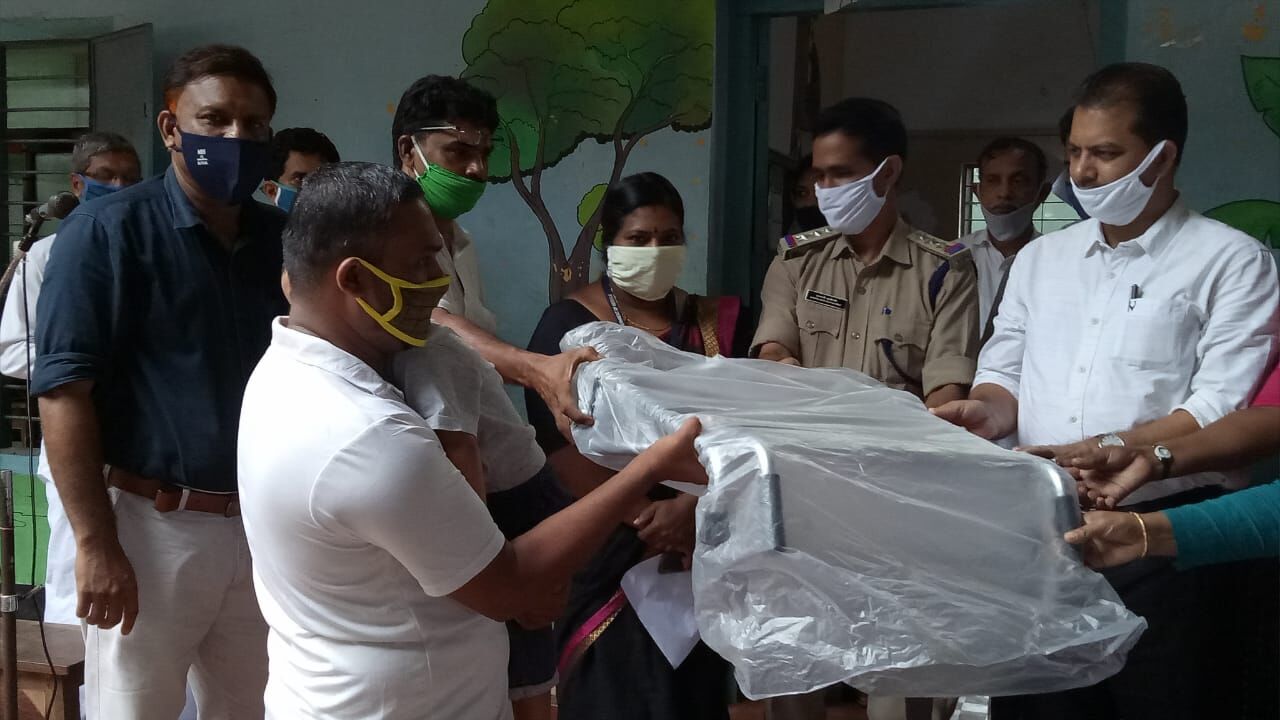 ഭിന്നശേഷിക്കാര്‍ക്ക് പാലിയേറ്റീവ് കെയര്‍ ഉപകരണങ്ങള്‍ വിതരണം ചെയ്തു