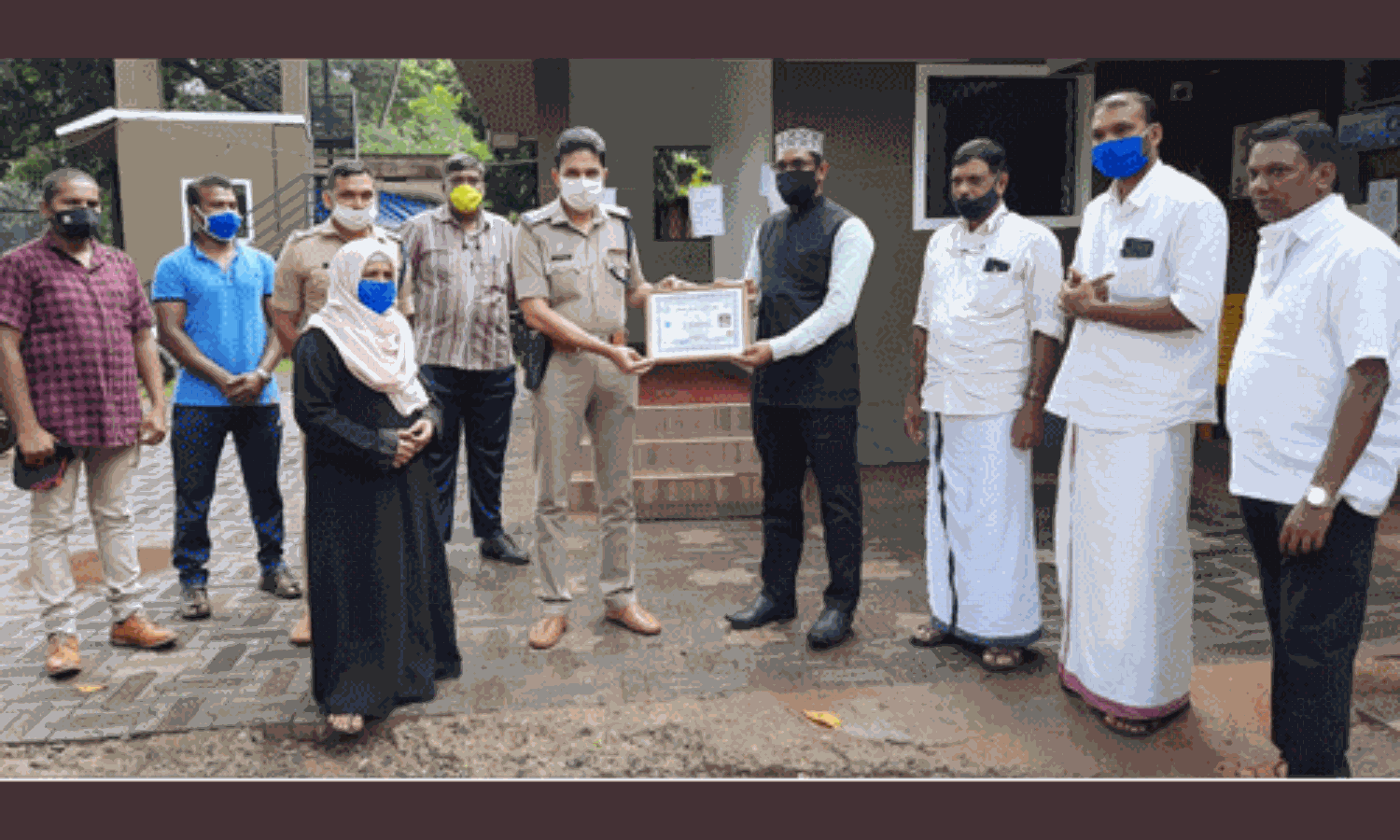 കൊവിഡ് പ്രതിരോധ പ്രവര്ത്തനവും നിയമപാലനവും; പോലിസ് ഓഫിസര്ക്ക് അംഗീകാരം കൊവിഡ് പ്രതിരോധ പ്രവര്ത്തനവും നിയമപാലനവും; പോലിസ് ഓഫിസര്ക്ക് അംഗീകാരം