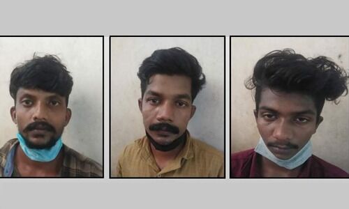 പ്രായപൂര്ത്തിയാകാത്ത പെണ്കുട്ടിയുടെ ആത്മഹത്യ: പ്രതികള് പിടിയില് പ്രായപൂര്ത്തിയാകാത്ത പെണ്കുട്ടിയുടെ ആത്മഹത്യ: പ്രതികള് പിടിയില്