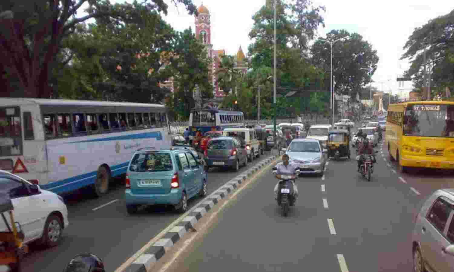 ട്രിപ്പിൾ ലോക്ക് ഡൗൺ; നഗരവാസികൾക്ക് ഇളവുകൾ അനുവദിച്ചു ട്രിപ്പിൾ ലോക്ക് ഡൗൺ; നഗരവാസികൾക്ക് ഇളവുകൾ അനുവദിച്ചു