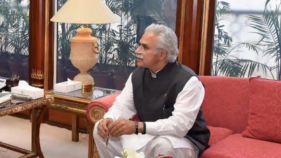 വിദേശകാര്യമന്ത്രിക്ക് പിന്നാലെ പാക് ആരോഗ്യമന്ത്രിക്കും കൊവിഡ്; ആശങ്ക