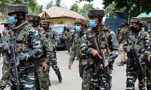 പുല്വാമയില് ഏറ്റുമുട്ടല്: ഒരു സായുധ പ്രവര്ത്തകന് മരിച്ചു, 3 സുരക്ഷാസൈനികര്ക്ക് പരിക്ക് പുല്വാമയില് ഏറ്റുമുട്ടല്: ഒരു സായുധ പ്രവര്ത്തകന് മരിച്ചു, 3 സുരക്ഷാസൈനികര്ക്ക് പരിക്ക്