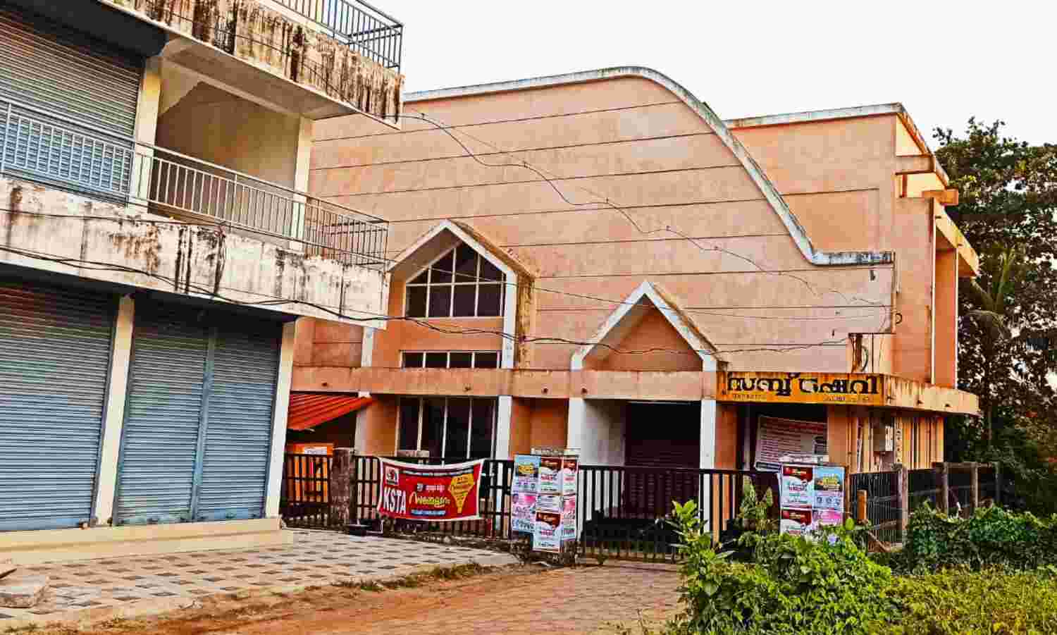 മാള ട്രഷറി കെട്ടിടം: തദ്ദേശ സ്വയംഭരണ എക്‌സിക്യൂട്ടീവ് എഞ്ചിനിയറുടെ റിപ്പോര്‍ട്ട് തള്ളി ബിഎസ്എന്‍എല്‍ കെട്ടിട വിഭാഗം സുപ്രണ്ടിങ് എഞ്ചിനീയറുടെ റിപോര്‍ട്ട്