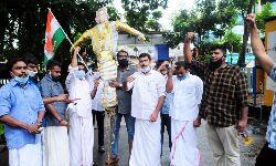 പിണറായിയുടെ രാജി ആവശ്യപ്പെട്ട് യൂത്ത് കോണ്‍ഗ്രസ് മാര്‍ച്ച്