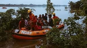 അസം പ്രളയം: മരണം 40 ആയി; ആയിരത്തിലധികം പേര് ദുരിതാശ്വാസ ക്യാംപുകളില് അസം പ്രളയം: മരണം 40 ആയി; ആയിരത്തിലധികം പേര് ദുരിതാശ്വാസ ക്യാംപുകളില്