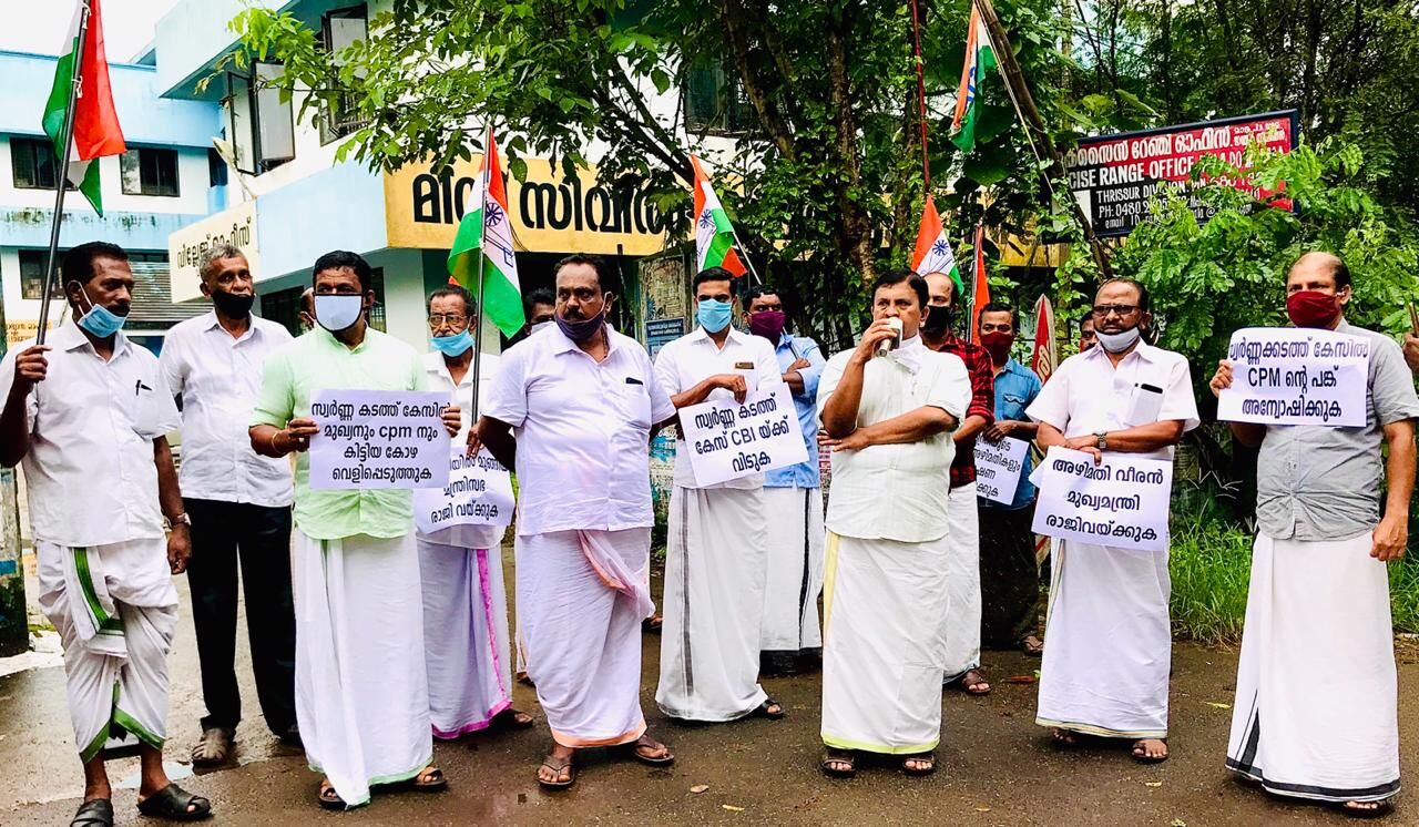 സ്വര്‍ണ്ണ കള്ളക്കടത്ത്: മുഖ്യമന്ത്രിയുടെ രാജിയാവശ്യപ്പെട്ട് യുഡിഎഫ് നില്‍പ്പ് സമരം