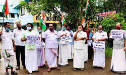 സ്വര്‍ണ്ണ കള്ളക്കടത്ത്: മുഖ്യമന്ത്രിയുടെ രാജിയാവശ്യപ്പെട്ട് യുഡിഎഫ് നില്‍പ്പ് സമരം