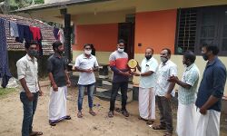 അവസരോചിത ഇടപെടലിലൂടെ കാര്യാത്രികരുടെ ജീവന് രക്ഷിച്ച യുവാവിനെ എസ്ഡിപിഐ അനുമോദിച്ചു അവസരോചിത ഇടപെടലിലൂടെ കാര്യാത്രികരുടെ ജീവന് രക്ഷിച്ച യുവാവിനെ എസ്ഡിപിഐ അനുമോദിച്ചു