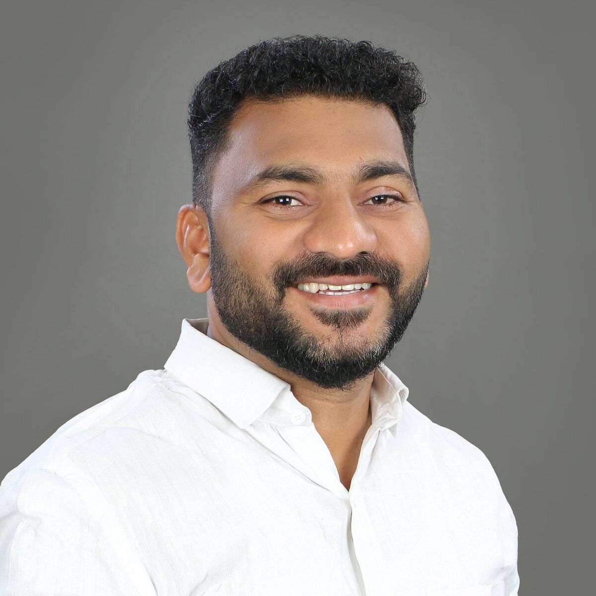 കോമഡിയും കൊലപാതകവും കത്തിക്കുത്തും തട്ടിപ്പും ബെല്ലി ഡാന്സുമുണ്ട് : പിണറായി ഭരണം സിനിമയാക്കാന് ആഷിക് അബുവിന് യുത്ത്കോണ്ഗ്രസ് നേതാവിന്റെ ക്ഷണം കോമഡിയും കൊലപാതകവും കത്തിക്കുത്തും തട്ടിപ്പും ബെല്ലി ഡാന്സുമുണ്ട് : പിണറായി ഭരണം സിനിമയാക്കാന് ആഷിക് അബുവിന് യുത്ത്കോണ്ഗ്രസ് നേതാവിന്റെ ക്ഷണം