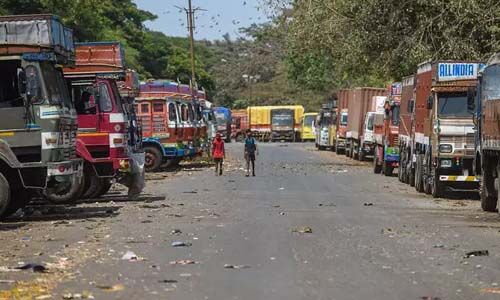 കൊവിഡ് വ്യാപനം: ചരക്കുവാഹനങ്ങളിലെ ജീവനക്കാരെ നിരീക്ഷിക്കാന് പ്രത്യേക സംവിധാനം കൊവിഡ് വ്യാപനം: ചരക്കുവാഹനങ്ങളിലെ ജീവനക്കാരെ നിരീക്ഷിക്കാന് പ്രത്യേക സംവിധാനം