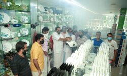 മലപ്പുറത്തെ വ്യാപാരികള് പറയുന്നു; നിങ്ങള് സുരക്ഷിതരാണ് മലപ്പുറത്തെ വ്യാപാരികള് പറയുന്നു; നിങ്ങള് സുരക്ഷിതരാണ്