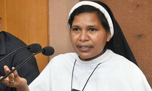 സിസ്റ്റര്‍ ലൂസി കളപ്പുരയുടെ ജീവനും സ്വത്തിനും സംരക്ഷണം നല്‍കണമെന്ന് ഹൈക്കോടതി