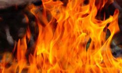 മഹാരാഷ്ട്രയിലെ ഷോപ്പിങ് സെന്ററില് വന് തീപ്പിടിത്തം മഹാരാഷ്ട്രയിലെ ഷോപ്പിങ് സെന്ററില് വന് തീപ്പിടിത്തം