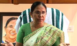 പ്രചാരണ യോഗത്തിനിടെ ദേഹാസ്വാസ്ഥ്യം; ആരോഗ്യമന്ത്രി കെ കെ ശൈലജ ആശുപത്രിയില്‍