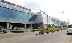 കരിപ്പൂരില്‍ വന്‍ സ്വര്‍ണ വേട്ട; തിരുവനന്തപുരം സ്വദേശിനി ഉള്‍പ്പെടെ നാലു പേര്‍ അറസ്റ്റില്‍