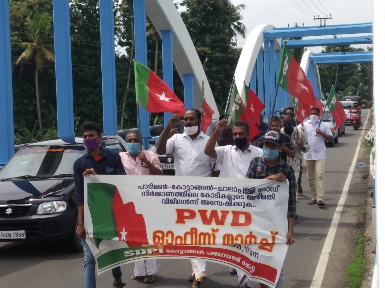 പിഡബ്ല്യുഡി ഓഫിസിലേക്ക് എസ്ഡിപിഐ മാര്ച്ച് പിഡബ്ല്യുഡി ഓഫിസിലേക്ക് എസ്ഡിപിഐ മാര്ച്ച്