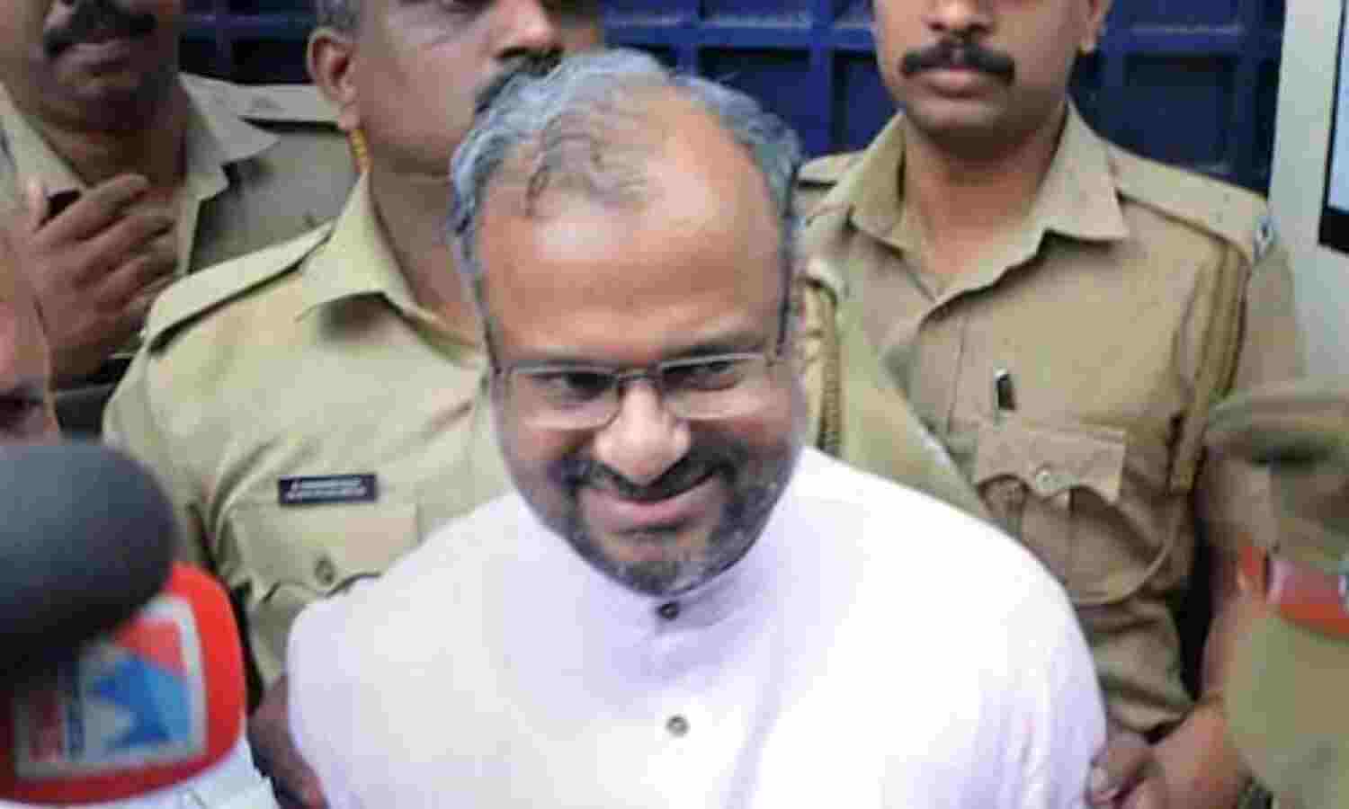 കന്യാസ്ത്രീയെ ബലാല്സംഗത്തിനിരയാക്കിയെന്ന കേസ്: വിധി അസംബന്ധമെന്ന് അഭിഭാഷകന് ഹരീഷ് വാസുദേവന് കന്യാസ്ത്രീയെ ബലാല്സംഗത്തിനിരയാക്കിയെന്ന കേസ്: വിധി അസംബന്ധമെന്ന് അഭിഭാഷകന് ഹരീഷ് വാസുദേവന്