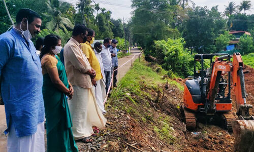 പാലവും റോഡും പ്രാദേശിക ഭൂപ്രകൃതി പരിഗണിച്ചുവേണമെന്ന് വി ആര്‍ സുനില്‍കുമാര്‍ എംഎല്‍എ