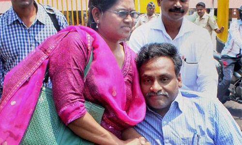 നാഗ്പൂര് ജയിലില് കൊവിഡ് വ്യാപിക്കുന്നു; ആശങ്ക പങ്കുവച്ച് പ്രഫ. സായ്ബാബയുടെ കുടുംബം നാഗ്പൂര് ജയിലില് കൊവിഡ് വ്യാപിക്കുന്നു; ആശങ്ക പങ്കുവച്ച് പ്രഫ. സായ്ബാബയുടെ കുടുംബം